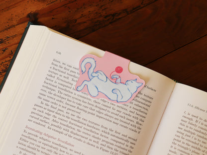 Magnetic bookmark, Playful cat