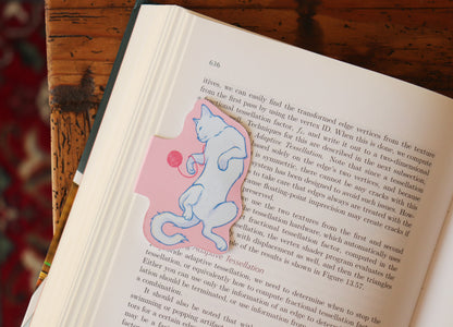 Magnetic bookmark, Playful cat